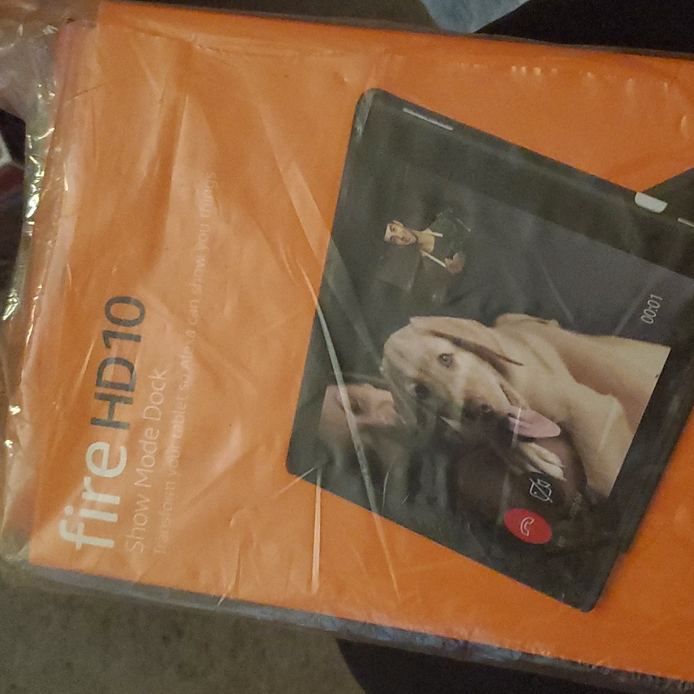 *NIB* Amazon Fire HD 10 Show Mode Dock